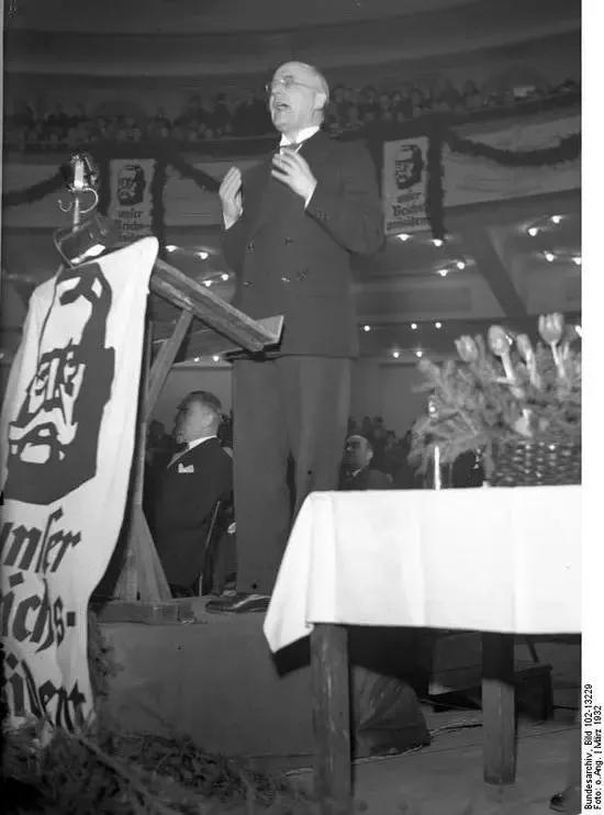 一战结束之日，这顶德国王冠从此无处安放