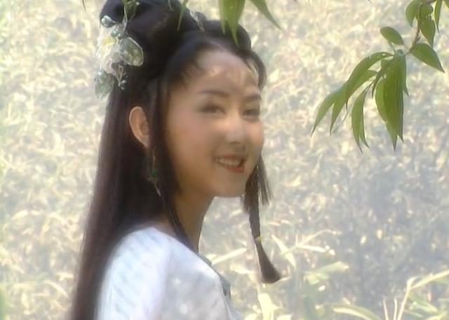 聊斋志异婴宁:“憨女”婴宁：《聊斋》中最爱笑的女妖，言语率真让男友脸红