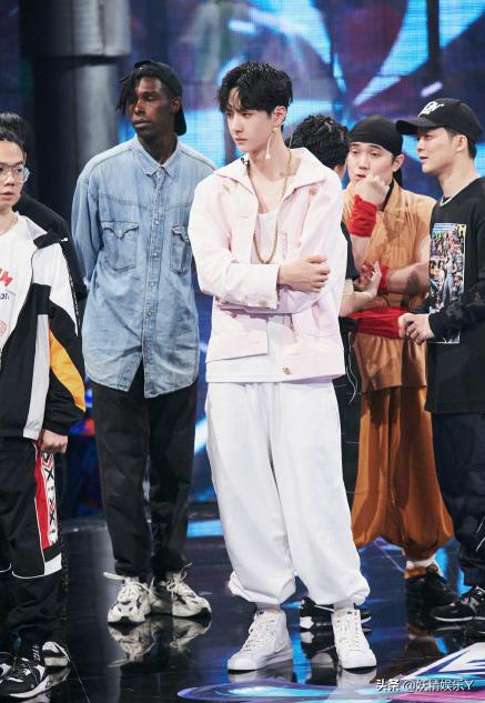 小宝跳舞蹈（小宝跳广场舞）