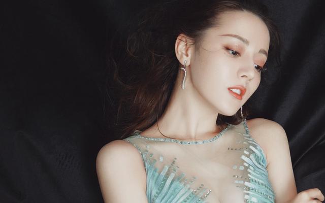 迪丽热巴老公是谁呀:“顶流小花”迪丽热巴的迷离情史，和她生命中的6个男人