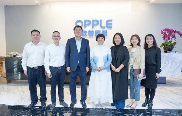 马秀慧：20岁为爱私奔，怀孕催债被羞辱，靠卖灯具起家后赚190亿