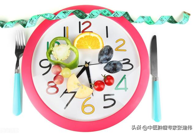 老是胃反酸可能与癌症有关，进食时注意这4点