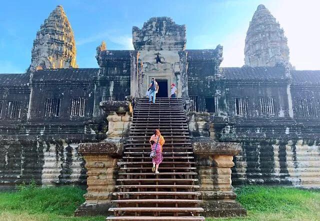 高棉的微笑（第一集）吴哥窟探秘历险记（Angkor Wat)