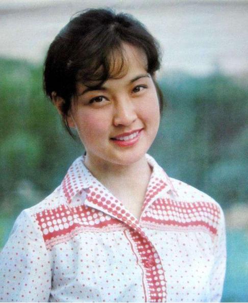 演员陈强:恶霸专业户陈强，曾两次险些丧命，去世后刘晓庆为何会伤心痛哭