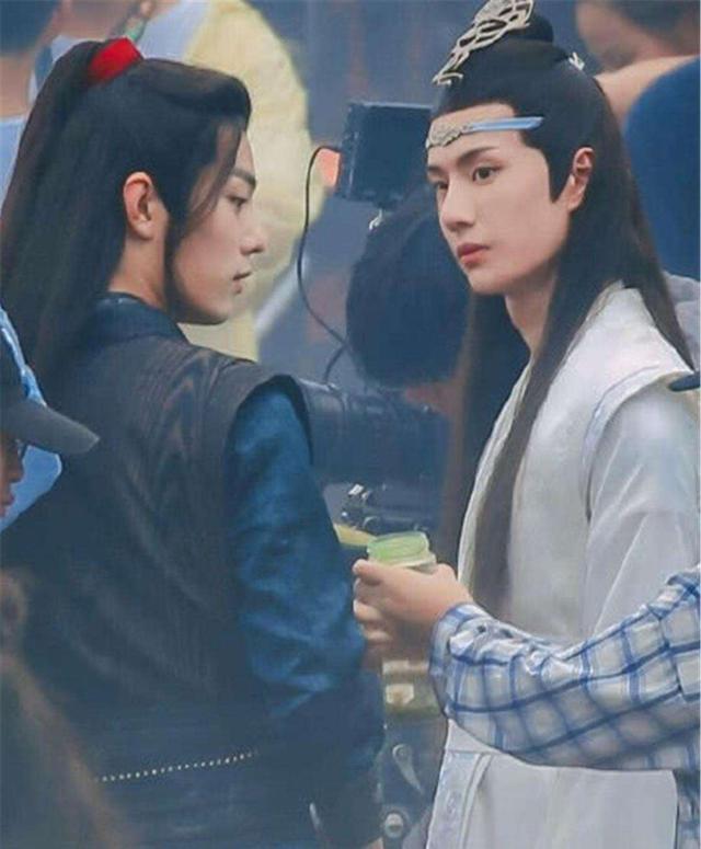 喜欢王一博的女孩不要追(圈内女高层有人追王一博吗)-天晟网