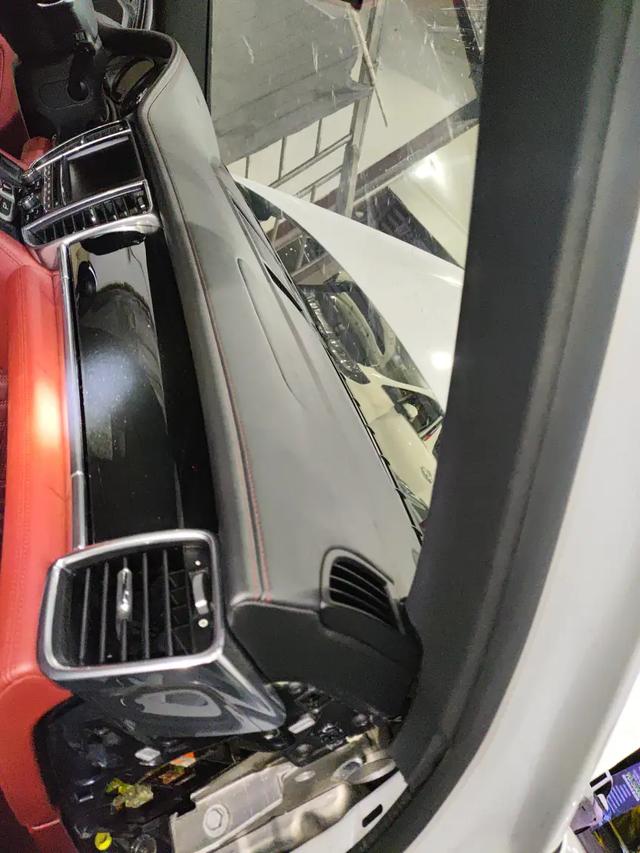 27萬多拿下保時捷Panamera，圓你一個跑車夢？ - 