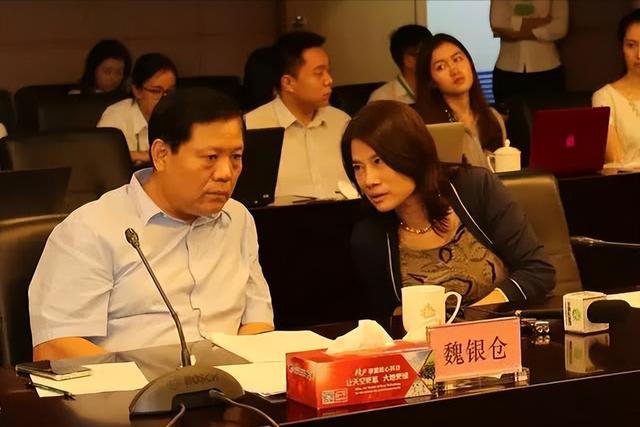 魏银仓到底有何手段，骗走董明珠26亿，将霸道总裁耍得团团转