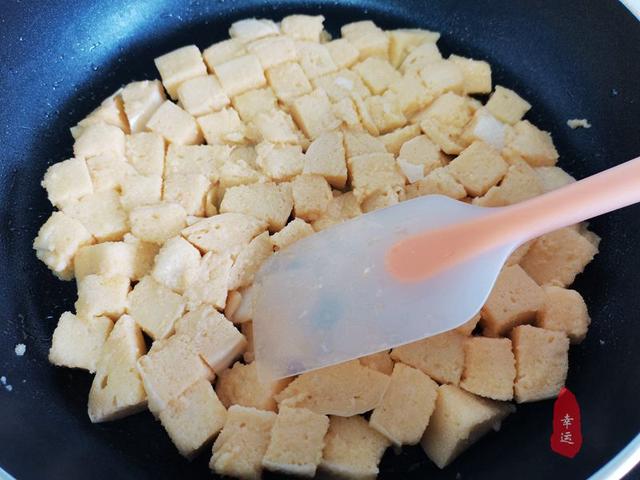 最简单的披萨教程不用烤箱（在家里制作披萨不用烤箱）(8)
