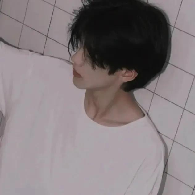 [微信智多星多少钱]，微信男生名字帅气冷酷