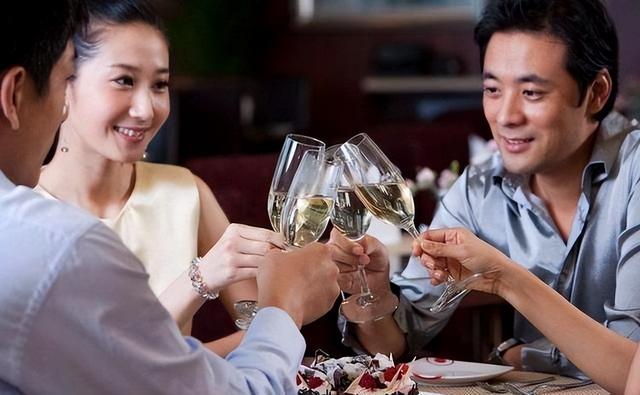 糖尿病人不能吃馒头？医生提醒：想要血糖稳定，不能吃的是这4物