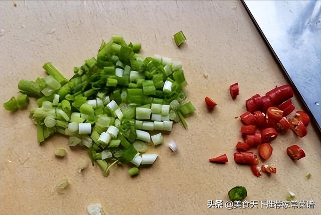 小米椒香葱豆渣煎饼独家，豆渣葱饼做法大全