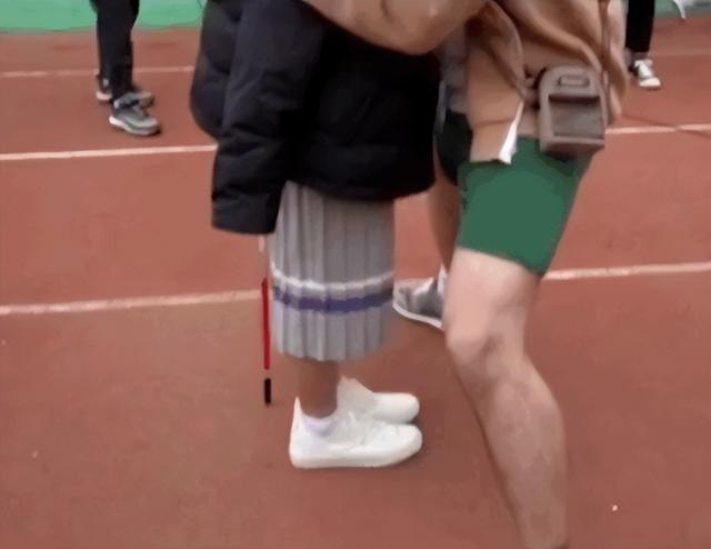 不可思议的爱情公主抱吻戏（爱情剧里唯美的吻戏）(1)