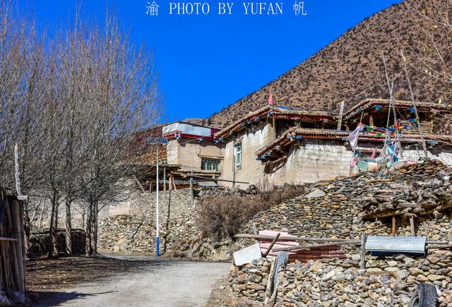 昌都自駕遊第一天：重慶飛邦達，逛古村、泡溫泉，疑似拍到藏羚羊
