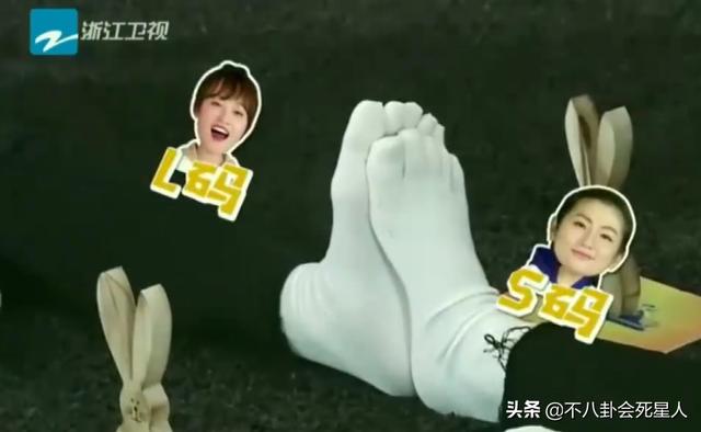 �ĸ�Ů���ǽŴ�һ��(��ֵ���������У�ȴӵ��һ˫�����ţ���10λŮ�ǵĽſ��Ⱥ���)