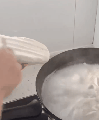 上海人做核酸，堪称时装秀