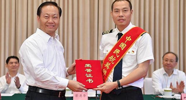 今天才明白，为什么当年大家那样称颂“英雄机长”刘传健