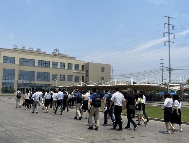 中国手套大王：靠疫情赚130亿，减持股票套现30亿，被骂发国难财