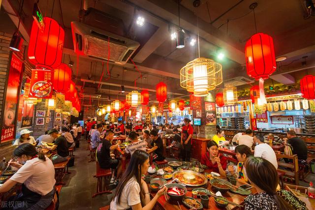 重庆老板开火锅店,利用“人性弱点”来做营销,一个月收款60万