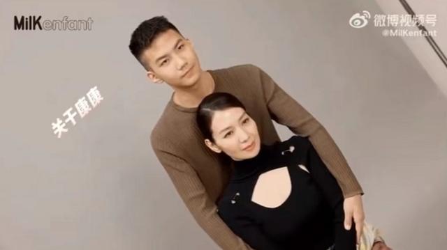 胡军儿子康康近照曝光！14岁身高一米八气场好A，颜值撞脸钟汉良
