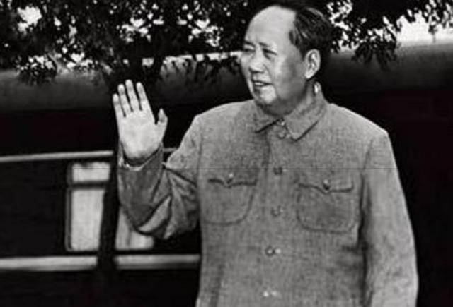 父亲去世，遗言让儿女困惑，93年中央领导称：他的身份可以解密了