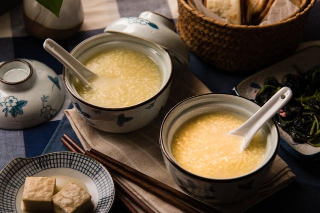 小米粥是升血糖还是降血糖？提醒：这5种食物才是“升糖大户”