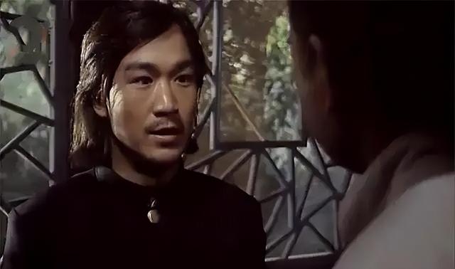 周总理点名要抓的逃犯郑蕴侠，因一个成语暴露，曾指导张国立拍戏