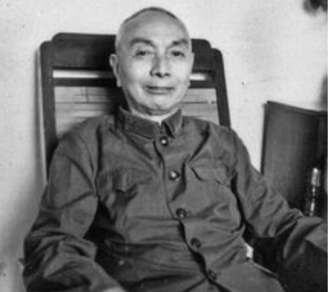 1981年，杜聿明病危住院，弥留之际抓着郭汝瑰的手：你跟我讲实话