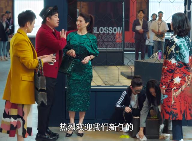 张智霖因袁咏仪疯狂买包寻求法律意见，炫耀行为引众多网友反感