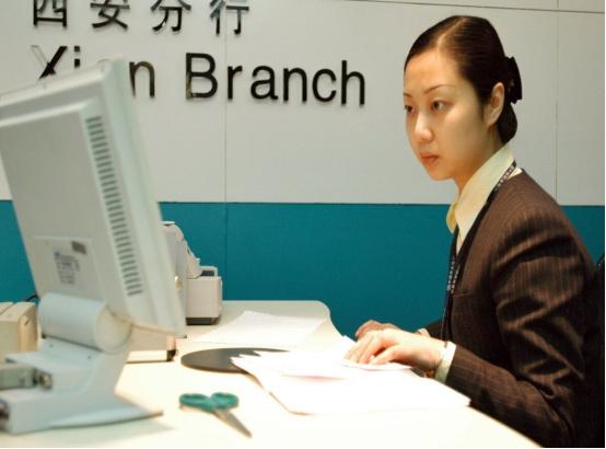 为何银行前台的人，都是小年轻？四五十岁老员工都去哪了？