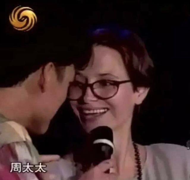 “完美妻子”康纳兹·兰:她被宠了36年，她的跨国婚姻充满了亲情和悲伤。
(图7)