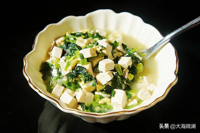 春分时节，建议老年人少吃补品，多吃“4种春菜”，平安幸福1整年