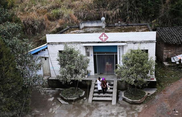 突发！十余名确诊病例赴村卫生室输液，三十多家被责令关停