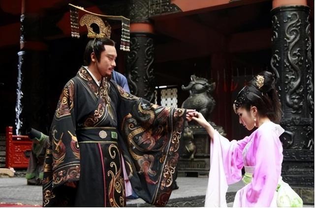 为啥秦二世杀光了所有的直系亲属却留下了子婴，因为子婴身世特别