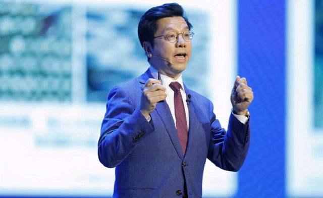 除了谷爱凌之外，这个百亿富豪也放弃美国国籍，并且重入中国国籍