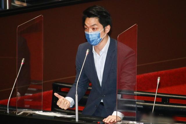 蒋万安质问：不敢保证不停电！苏贞昌恼怒：你祖父还承诺反攻大陆