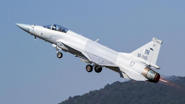 歼-10CP成功出口！涡扇-10B功不可没，国产航发领域即将再创新高