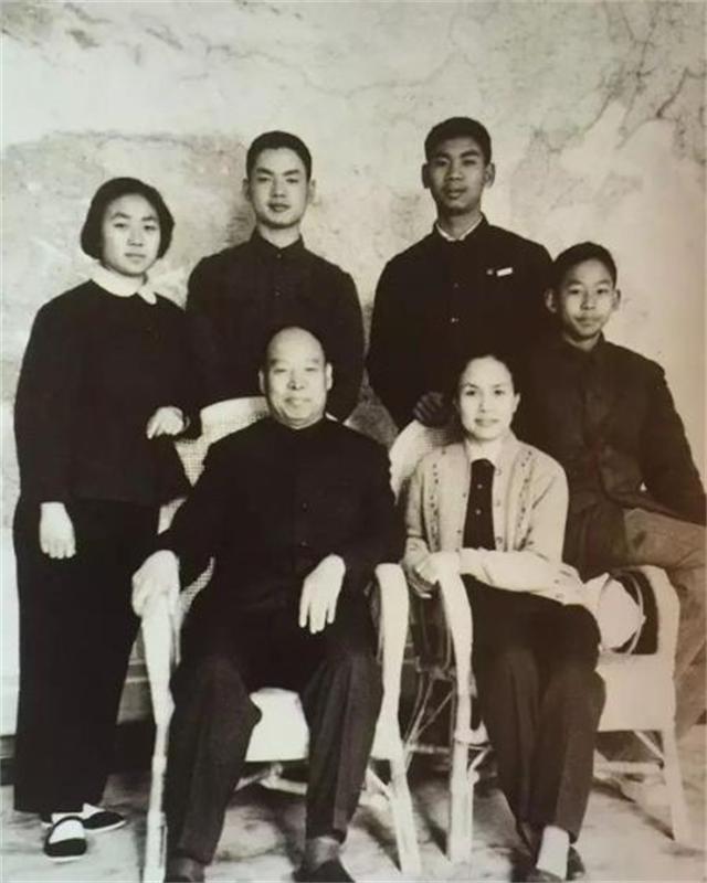 除了毛朱刘周任五大书记，还有2位候补书记：是谁？结局如何？