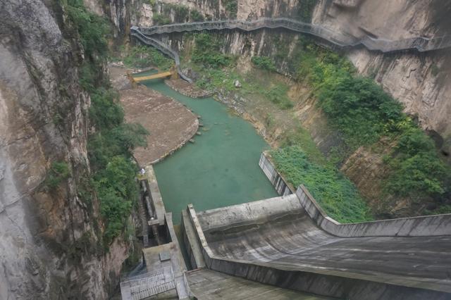 坐一條山間的蛟龍上天入地遊山西八泉峽