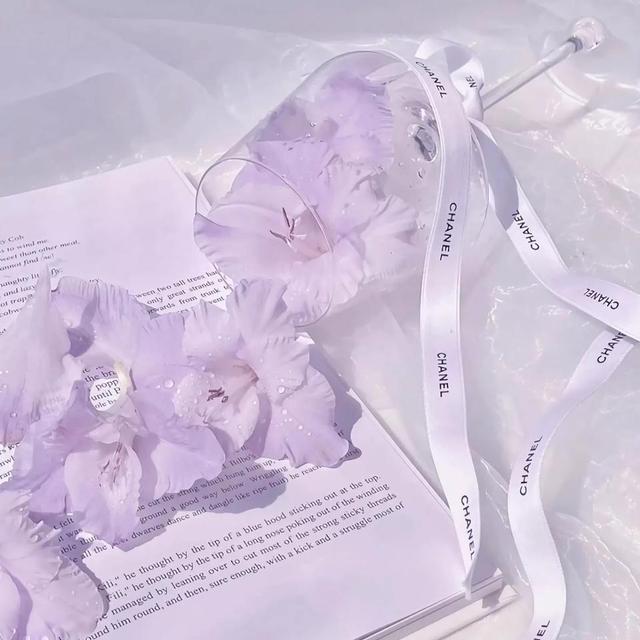 散文：曾经的美好，就是一笺泛黄的温柔，在花香里潜着
