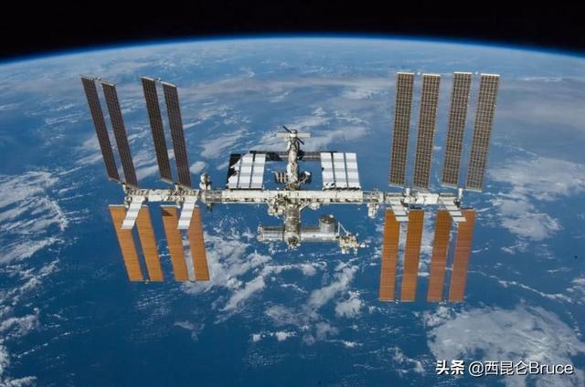 国际空间站如果失控坠落，损失有哪些，威力相比于陨石又如何呢？