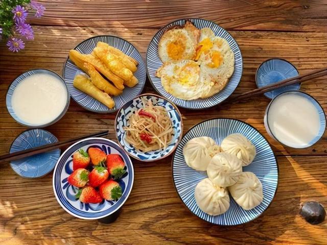 早餐为啥不能吃大米粥？医生：不仅是米粥，这3物也最好少吃