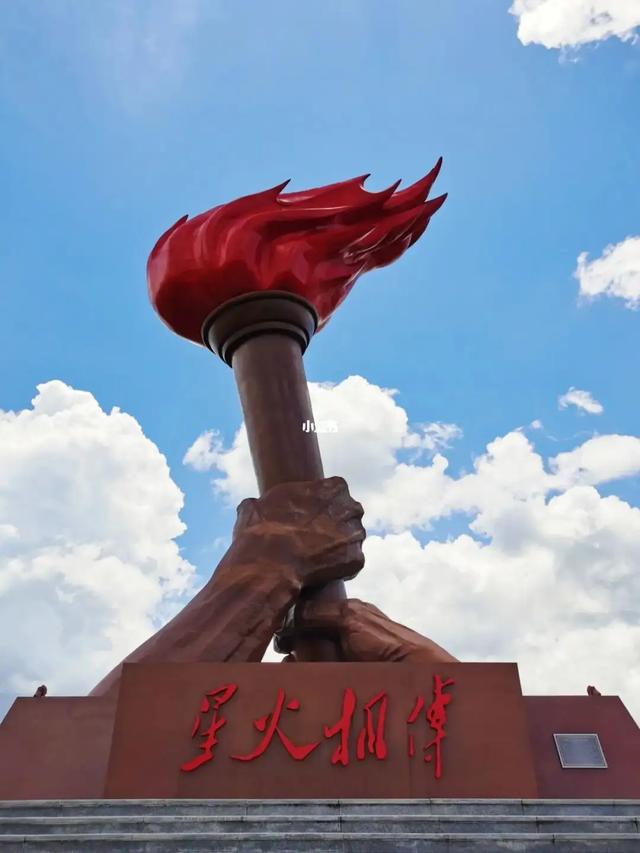 袁文才被错杀后，妻子谢梅香和孩子们被两面追杀，境况凄惨