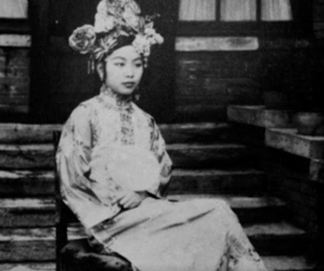 杜月笙幼子披露孟小冬争宠：会用心计，会说笑话，很讨杜月笙喜欢