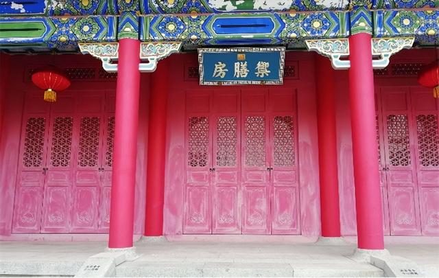 乾隆的一天是怎么过的？4点起床、晚上7点翻牌
