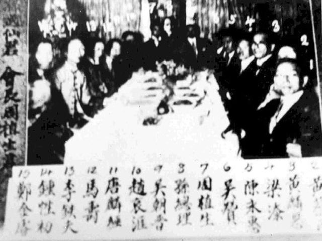 弃医从政欲改良满清求图存无望，投身革命十败再战终灭封建帝王