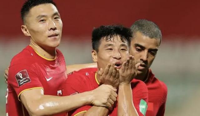 国足太难了！大年初一与五台春晚争夺收视率，战越南或无人问津
