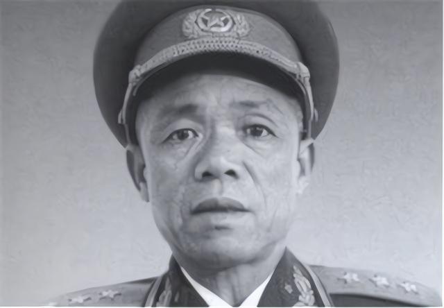 1981年，韩先楚回乡探亲，同乡亲见面后，立即向军区下了一道命令