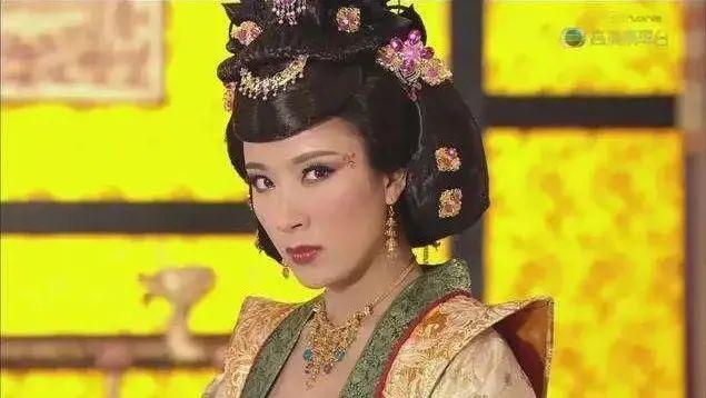 杨怡晒二儿子，二儿子以前的小姨子爱情不被看好，现在成了模范夫妻。
(图16)