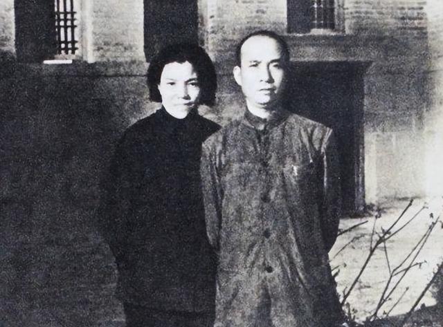 女儿问邓小平：这一辈子和谁关系最好？邓公：就他们仨