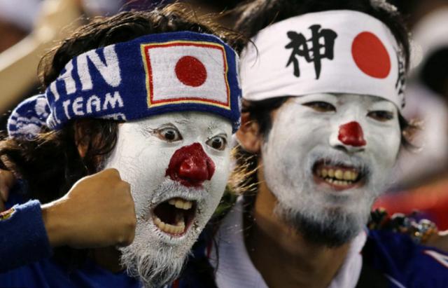 日本球迷嘲讽国足惹争议，广州球迷喊话足协：输不丢人，怕才丢人